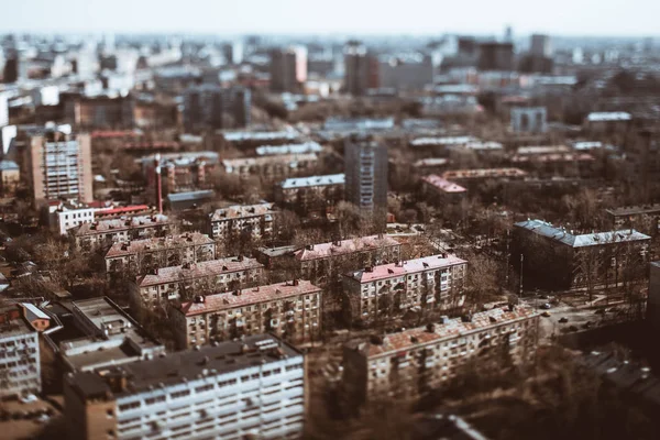 Modüler Prefabrik Yapılar, beş katlı blok daire evlerin Khrushchev dönemin Moskova, Rusya doğru tilt-shift görünüm yerleşim bölgesi yükseklik noktadan oluşuyordu; güneşli bahar