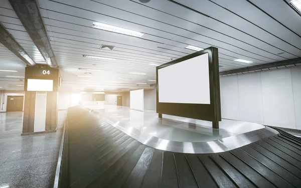 Baggage conveyor belt in modern airport terminal — Stock Photo, Image