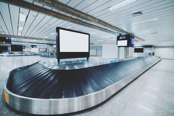 Conveyor belt with screen mockup on it, airport terminal — Stock Photo, Image