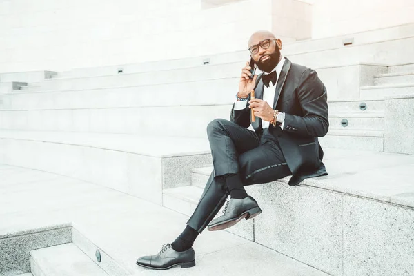 Negro chico en un formal traje —  Fotos de Stock