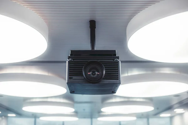 A modern projector in a lecture room — Stock Photo, Image