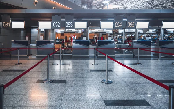 Check-in area of an airport terminal — Stock Photo, Image