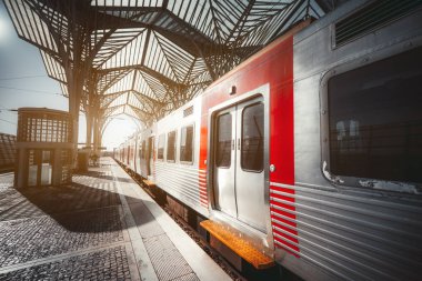 Tren istasyonundaki tren istasyonunda.