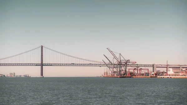 Suspension bridge, commercial docks — Stock Photo, Image