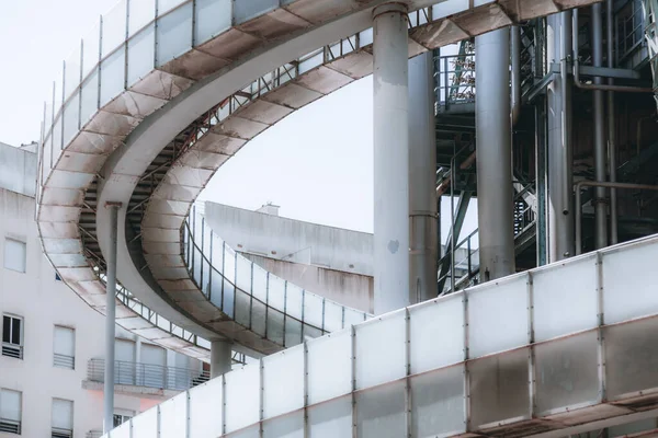 Nahaufnahme Eines Zeitgenössischen Baus Einer Ölraffinerie Oder Einer Modernen Brennstofffabrik — Stockfoto