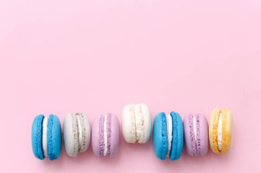 desen renkli macaroons ile 