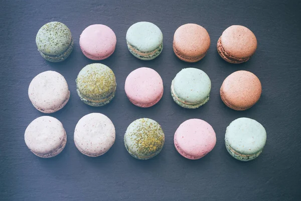 desen renkli macaroons ile 