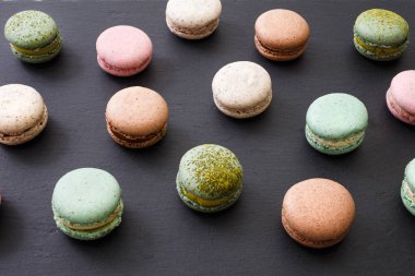 desen renkli macaroons ile 