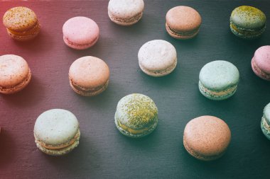 desen renkli macaroons ile 