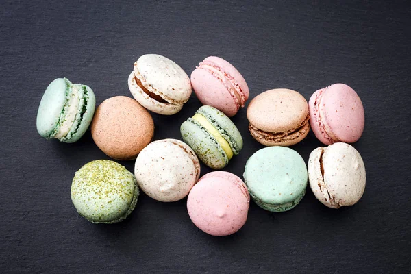 desen renkli macaroons ile 
