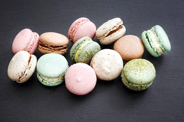desen renkli macaroons ile 