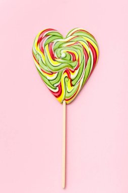 pembe bir arka plan üzerinde lolipop