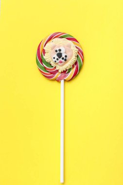 lolipop Sarı zemin üzerine
