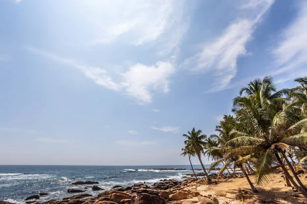 Paesaggio con spiaggia tropicale — Foto Stock