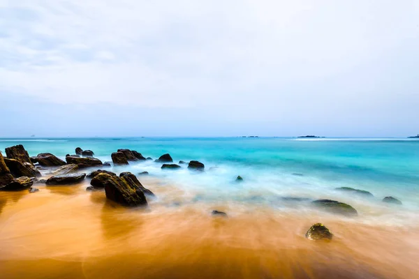 Paisagem com praia tropical — Fotografia de Stock