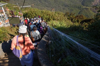Adams zirveye tırmanış hacılar