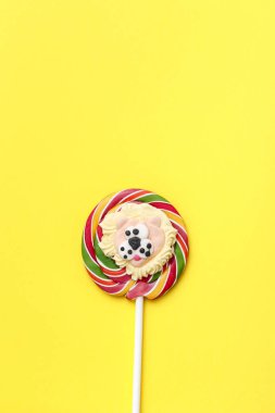 lolipop Sarı zemin üzerine