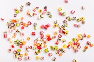 düz lay ile renkli şekerler