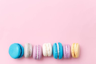 desen renkli macaroons ile 