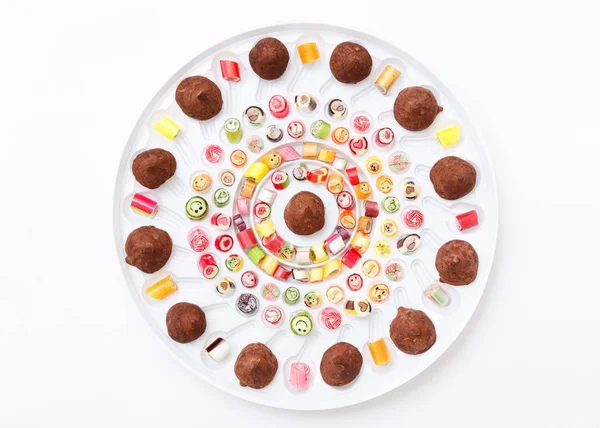 lolipop ve truffleson beyaz tabak