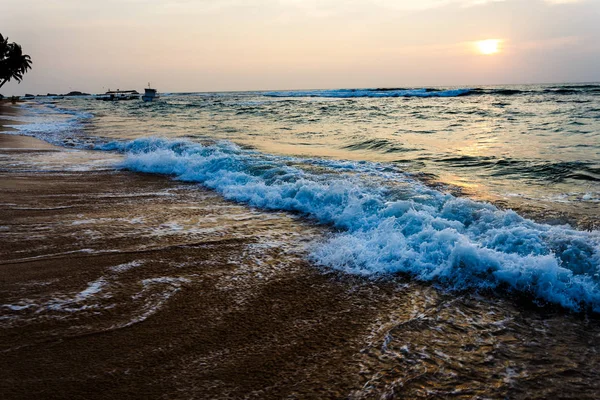 ภูมิทัศน์ที่มีชายหาดเขตร้อน — ภาพถ่ายสต็อก