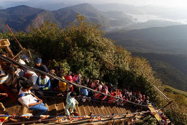 Adams zirveye tırmanış hacılar