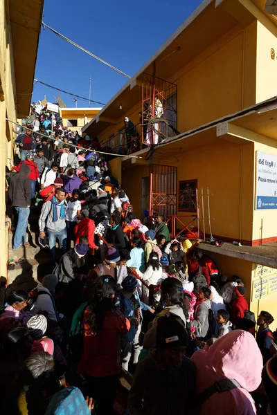 Adams zirveye tırmanış hacılar