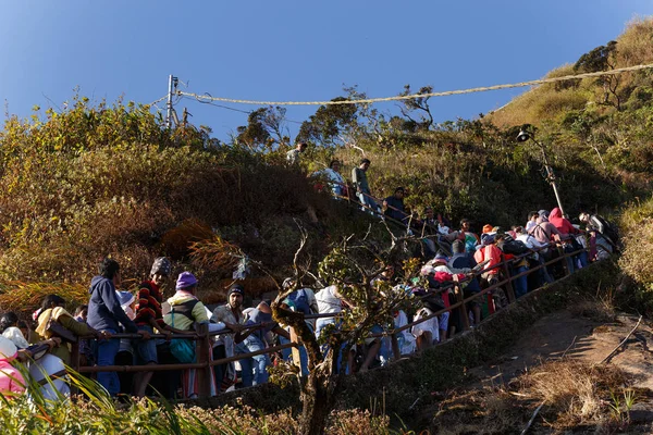 Adams zirveye tırmanış hacılar