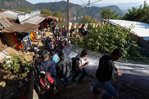 Adams zirveye tırmanış hacılar