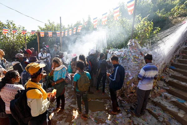 Adams zirveye tırmanış hacılar