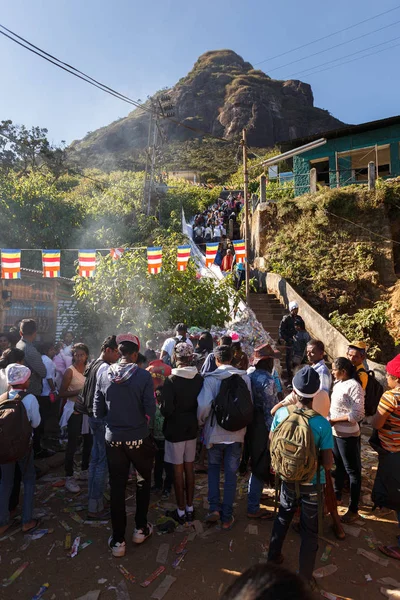 Peregrinos subiendo al Pico Adams — Foto de Stock