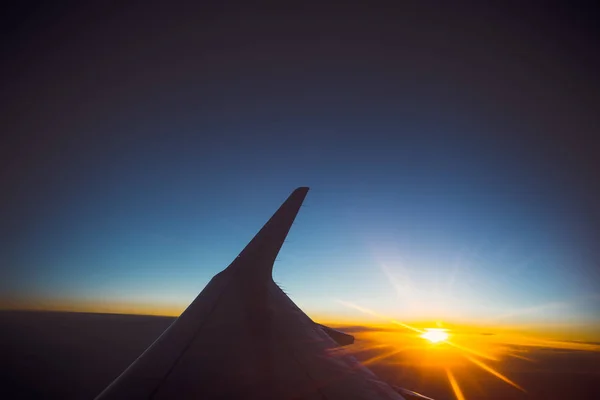 Vedere de la fereastra avionului — Fotografie, imagine de stoc