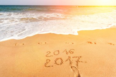 Yeni yıl 2017 yazı sahilde