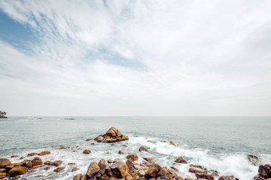 tropik sahilde günbatımı