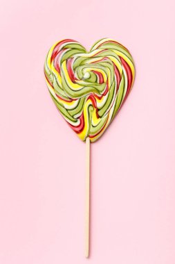 pembe bir arka plan üzerinde lolipop