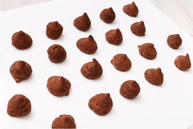 Çikolatalı pralin şekerler