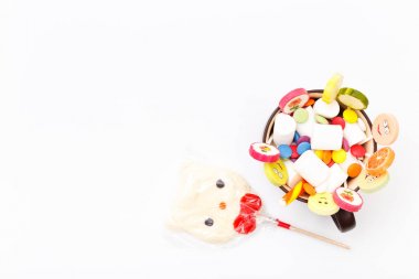 düz lay ile renkli şekerler