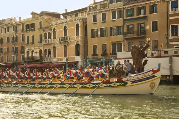 Венецианская историческая регата (Regata Storica ). — стоковое фото