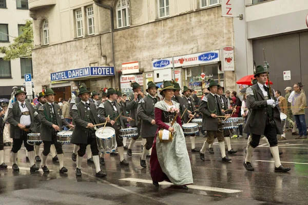 Oktoberfest in Munich.  The march through the city center. — Stock Photo, Image