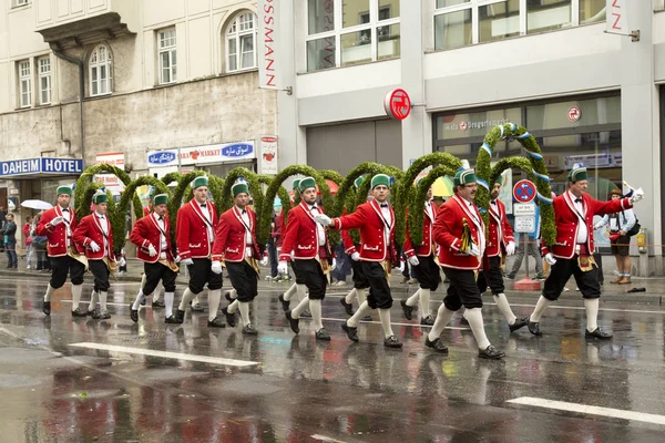 Oktoberfest Münih'te. Şehir Merkezi aracılığıyla Mart. — Stok fotoğraf