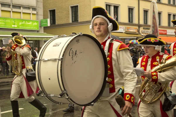 Oktoberfest a Monaco di Baviera. La marcia attraverso il centro della città . — Foto Stock