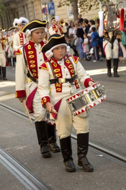 Stuttgart Volksfest. Şehir Merkezi aracılığıyla Mart.