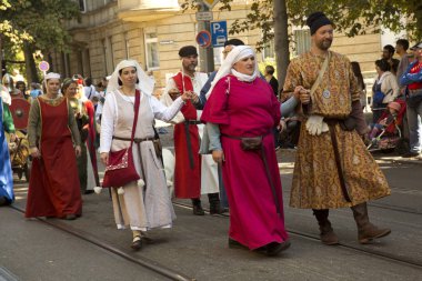 Stuttgart Volksfest. Şehir Merkezi aracılığıyla Mart.