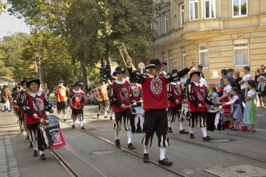  Stuttgart Volksfest. Şehir Merkezi aracılığıyla Mart.