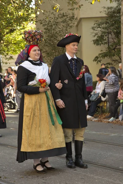 Stuttgart Volksfest. Şehir Merkezi aracılığıyla Mart.