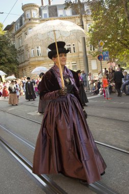 Stuttgart Volksfest. Şehir Merkezi aracılığıyla Mart.