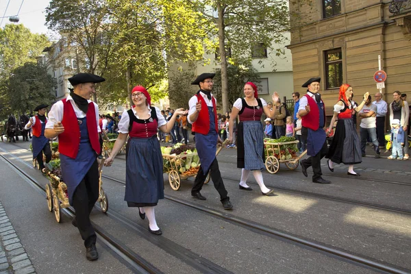 Volksfest à Stuttgart. La marche à travers le centre-ville . — Photo