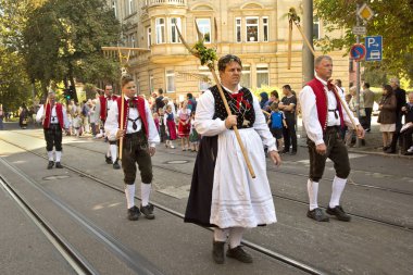  Stuttgart Volksfest. Şehir Merkezi aracılığıyla Mart.