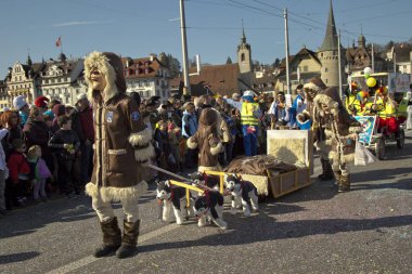 Geleneksel karnaval geçit karnaval maskesi .