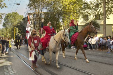 Stuttgart Volksfest. Şehir Merkezi aracılığıyla Mart.